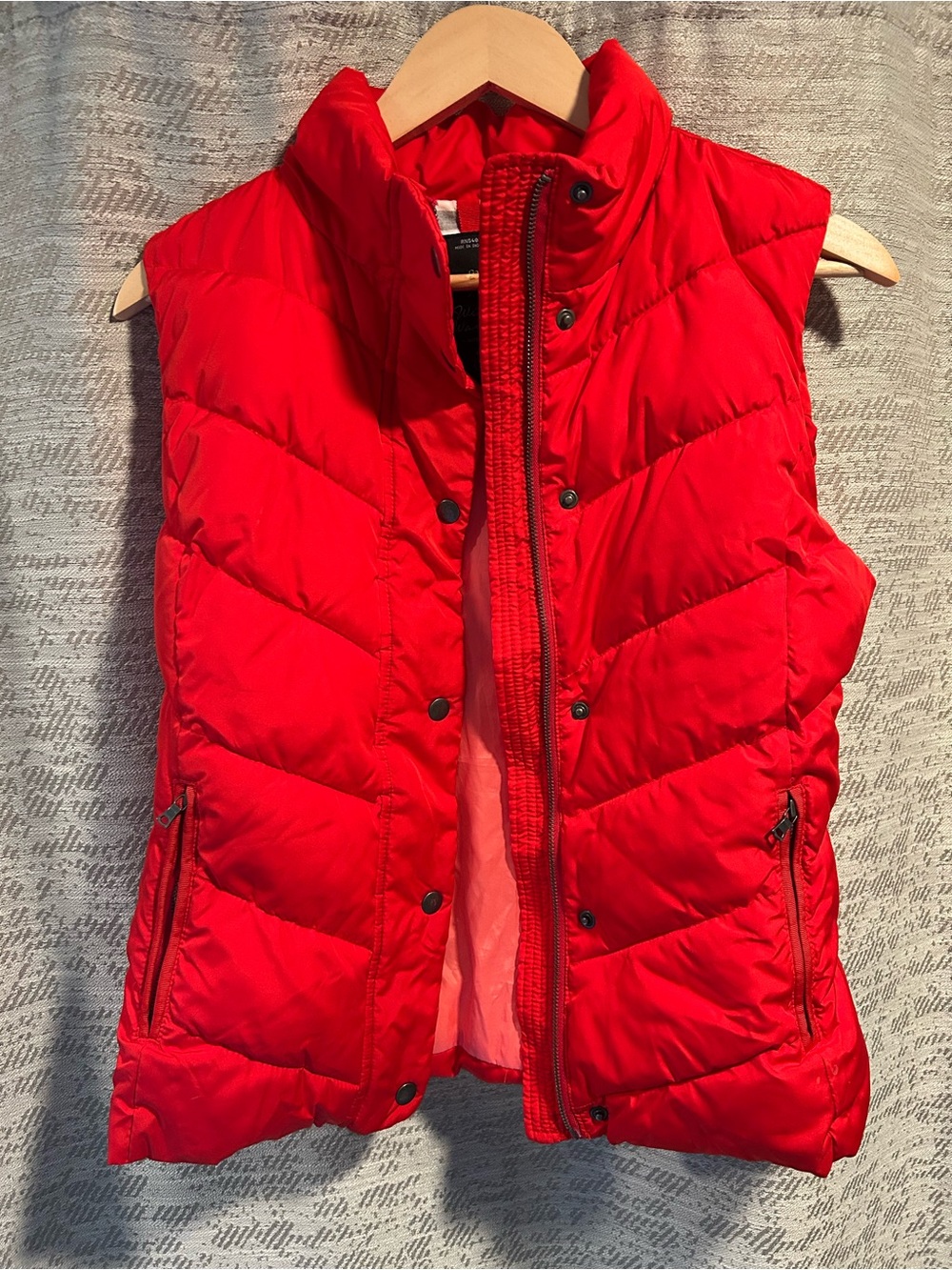 GAP Red Quilted Puffer Vest - Women's